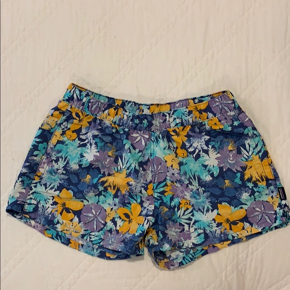 Patagonia Pants - Patagonia barely baggie shorts